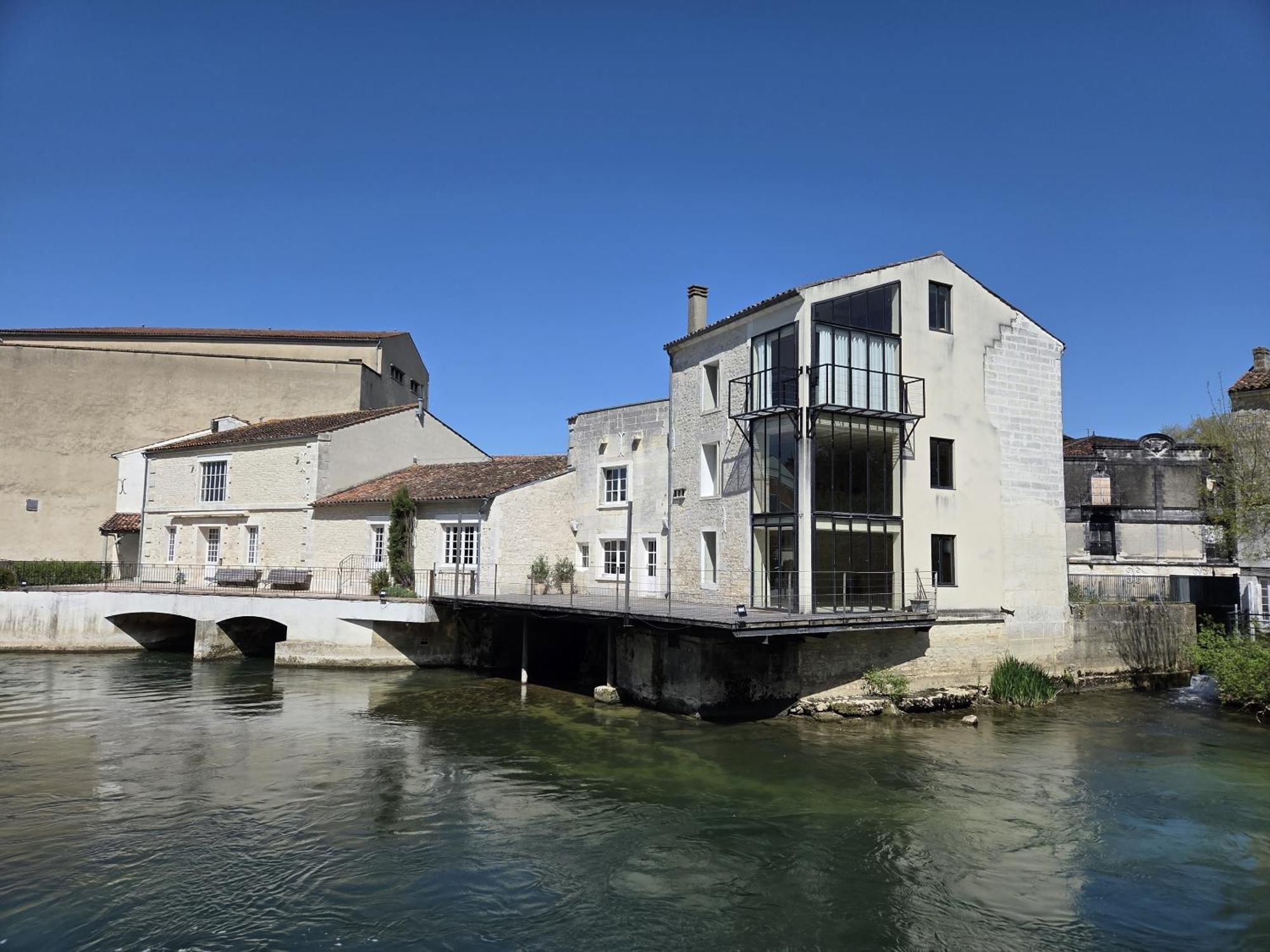 Quai 3 Loft Moderne Et Lumineux Les Pieds Dans L'Eau Appartement Jarnac Buitenkant foto