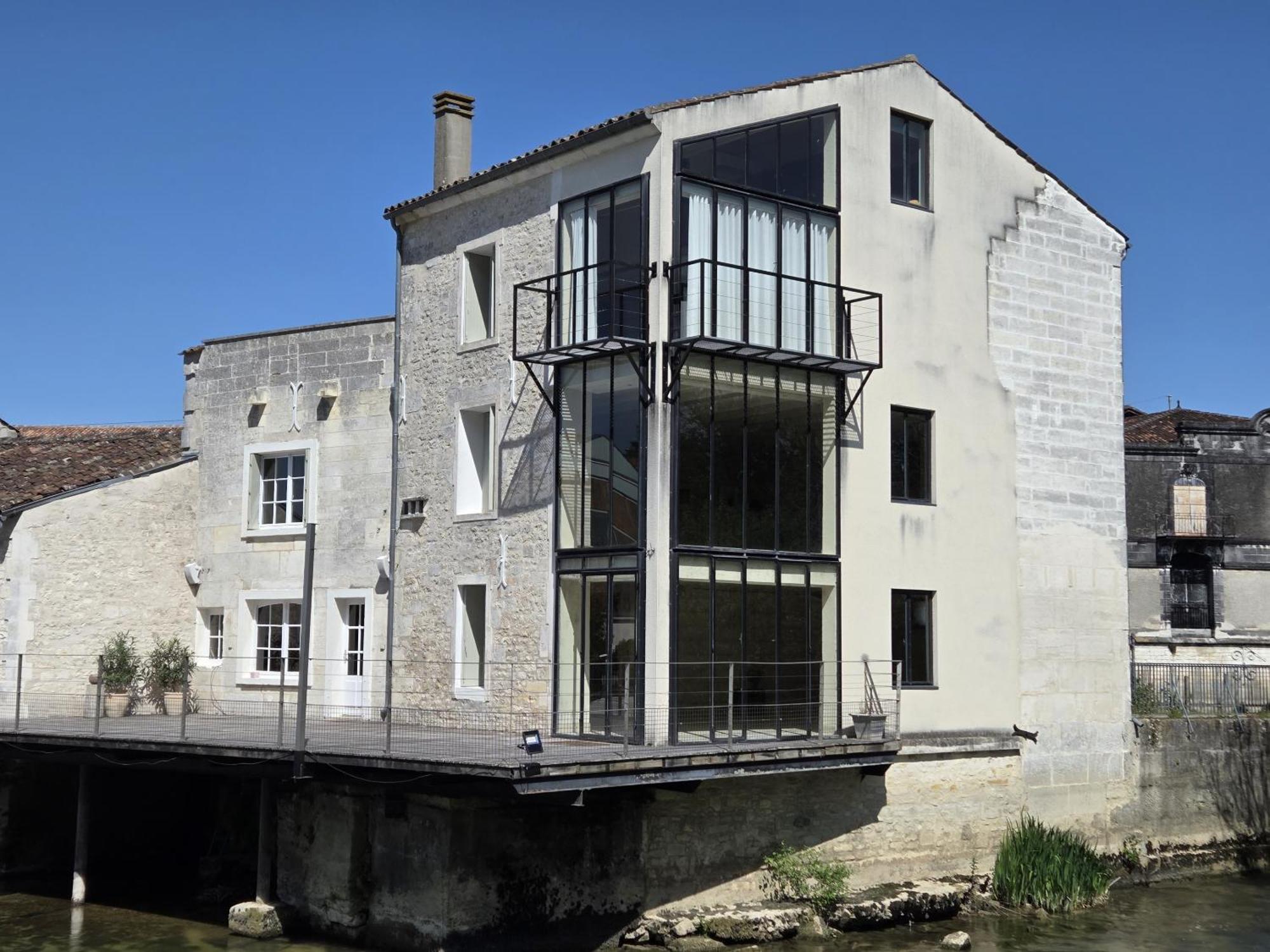 Quai 3 Loft Moderne Et Lumineux Les Pieds Dans L'Eau Appartement Jarnac Buitenkant foto