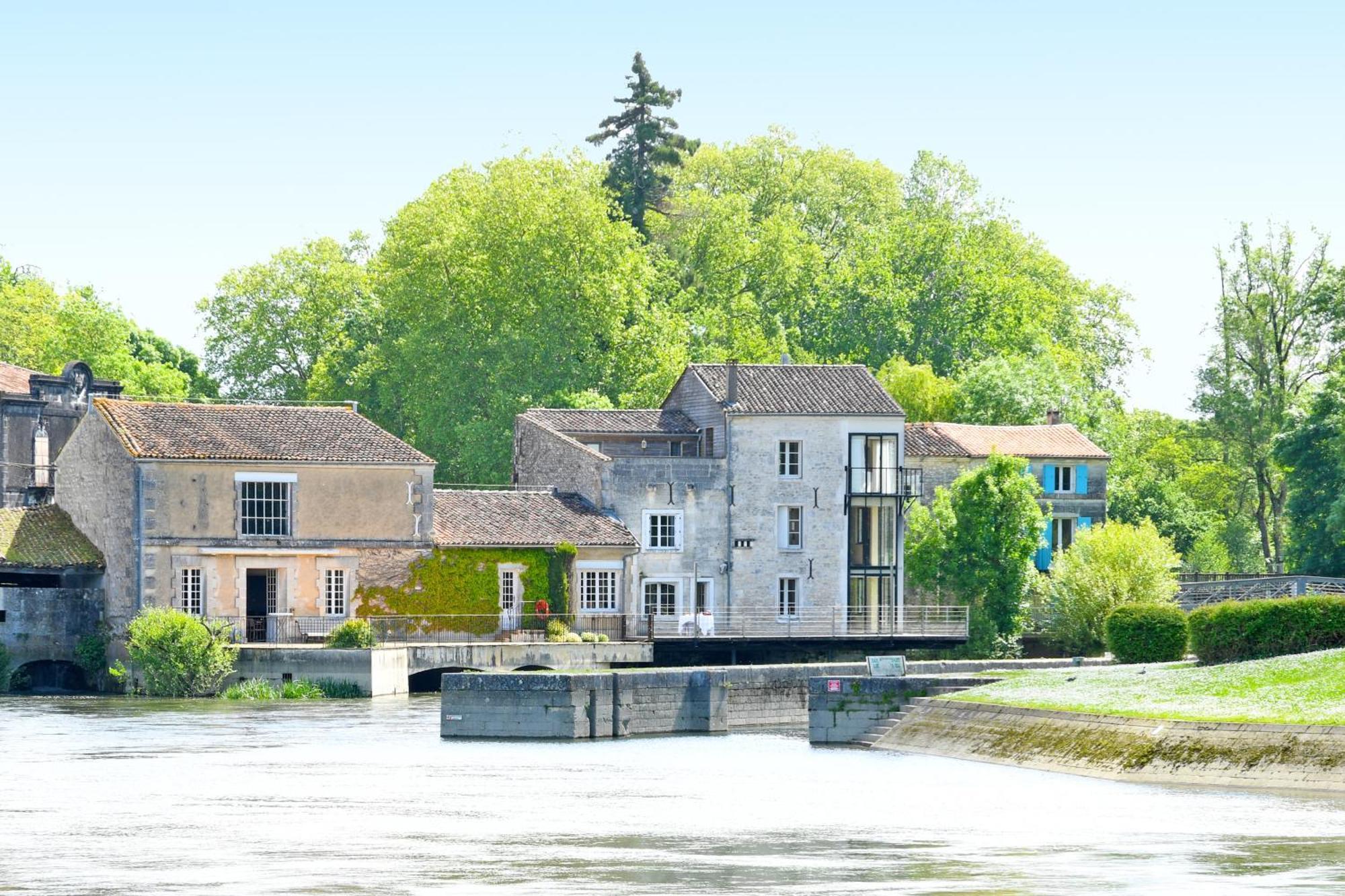 Quai 3 Loft Moderne Et Lumineux Les Pieds Dans L'Eau Appartement Jarnac Buitenkant foto