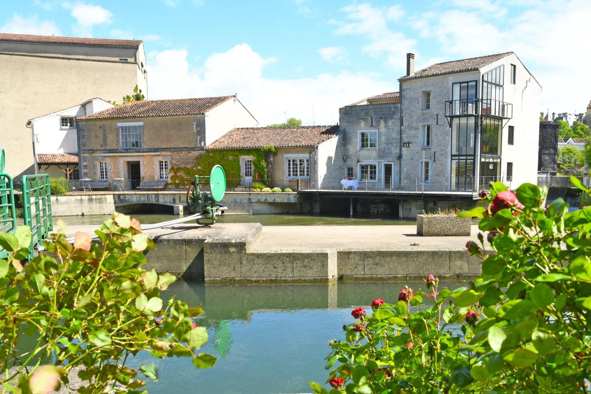 Quai 3 Loft Moderne Et Lumineux Les Pieds Dans L'Eau Appartement Jarnac Buitenkant foto